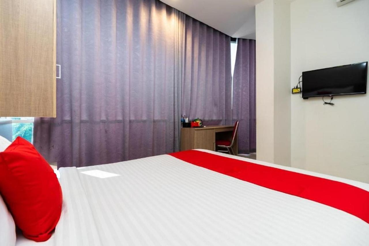 Hotel Domino Палембанг Экстерьер фото